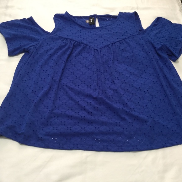 By & By Blue Eyelet Blouse - Picture 4 of 7